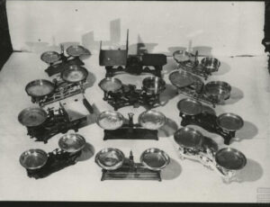 Seized kitchen scales in Treuhandstelle warehouse (source: http://collections.jewishmuseum.cz)