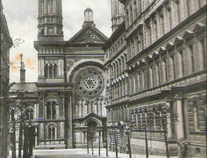 Vinohrady Synagogue, view from Moravská Street, historical postcard, cca 1910 (source: wikipedie)