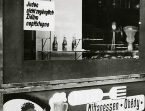 A sign prohibiting Jews from entering the restaurant (source: http://collections.jewishmuseum.cz)