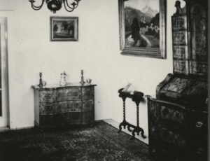 Confiscated apartments of Jewish residents. A corner of a luxurious room (source: http://collections.jewishmuseum.cz)