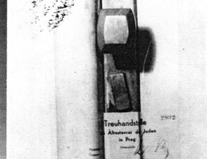 Sealing the apartment after the residents had left for transport (source: http://collections.jewishmuseum.cz)