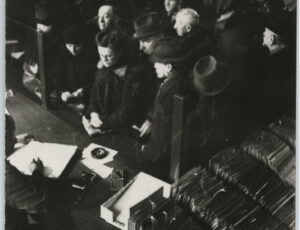 A queue at the evidence office (source: http://collections.jewishmuseum.cz)