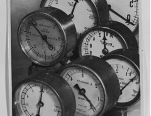 Treuhandstelle depot: Confiscated manometers (source: http://collections.jewishmuseum.cz)