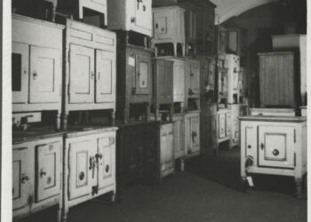 Chladicí skříně zabavené v židovských domácnostech ve skladu Treuhandstelle (zdroj: http://collections.jewishmuseum.cz)