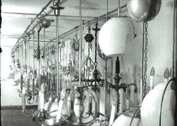 Zabavené lampy a svítidla (zdroj: http://collections.jewishmuseum.cz)