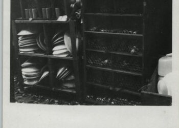 Rozebrané lampy ve skladu Treuhandstelle, údajně v Karlíně (zdroj: http://collections.jewishmuseum.cz)