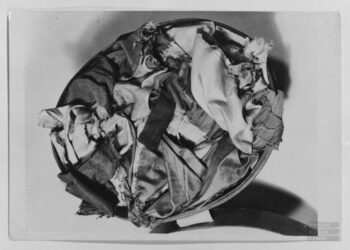 Vypárané kusy ze zabavených oděvů (zdroj: http://collections.jewishmuseum.cz)