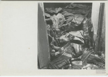 Zabavené textilie ve skladu Treuhandstelle (zdroj: http://collections.jewishmuseum.cz)