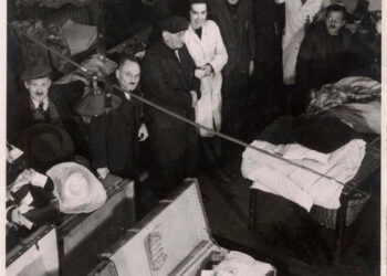 Sklad nábytku v Maiselově synagoze (zdroj: http://collections.jewishmuseum.cz)