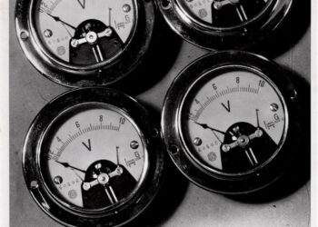 Zabavená elektronická zařízení (zdroj: http://collections.jewishmuseum.cz)