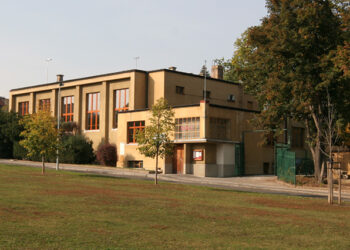 Na Hanspaulce 2/166 (sokolovna), stav k 19.10.2006 (© CDMP)