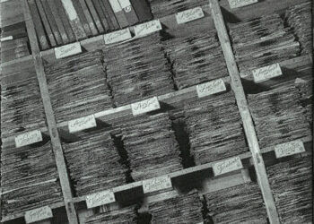 Spisy v policích (zdroj: http://collections.jewishmuseum.cz)