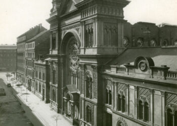 Vinohradská synagoga (zdroj: https://encyklopedie.praha2.cz)