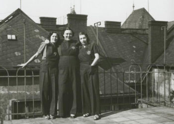 Zaměstnanci z Krásnohorské ulice (zdroj: http://collections.jewishmuseum.cz)