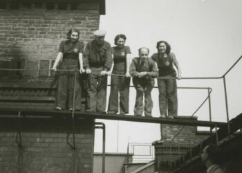 Zaměstnanci z Krásnohorské ulice (zdroj: http://collections.jewishmuseum.cz)